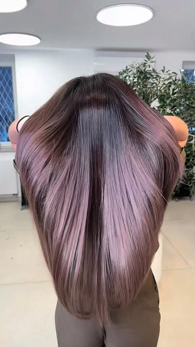 ✨ Von trocken & brüchig zu purem Luxus-Haar…Was du hier siehst, ist nicht einfach nur eine Veränderung –es ist eine High-End Transformation 🤍Von stumpfen, strapazierten Längen➡️ zu seidig glänzendem Traumhaar mit echtem russischen Haar & perfekter Farbveredelung💎 100% echtes russisches Haar – exklusiv von uns selbst hergestelltkeine Massenware, sondern maßgeschneiderte Premium-QualitätJede Strähne wurde individuell angepasst,die Farbe perfekt veredelt für ein nahtloses, luxuriöses Ergebnis ✨Kein Filter. Keine Tricks. Nur echtes Ergebnis.Und das Beste?👉 Es fühlt sich genauso weich an, wie es aussieht.Wenn deine Haare dich nicht mehr glücklich machen…dann ist es Zeit für eine Veränderung.📍 Hair Chic & Beauty – wo aus Haaren echte Emotionen werden(Unsere Kundinnen gehen nicht selten mit Tränen – vor Glück 🥹)⸻🔥 Call to Action:Schreib „HAIR“ in die Kommentare und wir zeigen dir deine persönliche Transformat#haarextensions #extensionsdeutschland #russischeshaar #russianhair#luxuryhair hairtransformation beforeandafterhair hairstylegoalslonghairgoals hairgoals hairinspo glossyhair silkyhairbalayage haircolor hairmakeover instahair viralhair