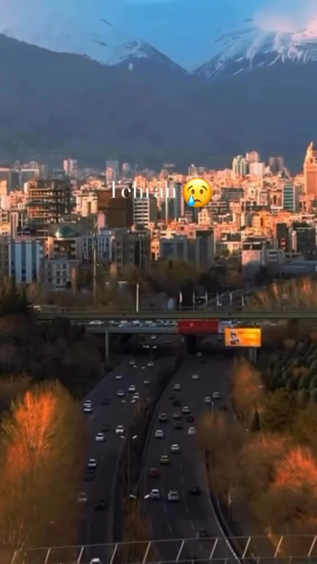 Meine Heimat 💚🤍❤️So weit weg von mir – aber immer in meinem Herzen.Es tut weh zu sehen, was gerade passiert.Ich vermisse die Straßen, die Menschen, die Erinnerungen…und ich bete für Frieden.Eines Tages wird der Himmel wieder ruhig seinund Iran wird wieder lächeln. ❤️#Iran #PrayForIran #PeaceForIran #Iranian #Hope MyHomeland