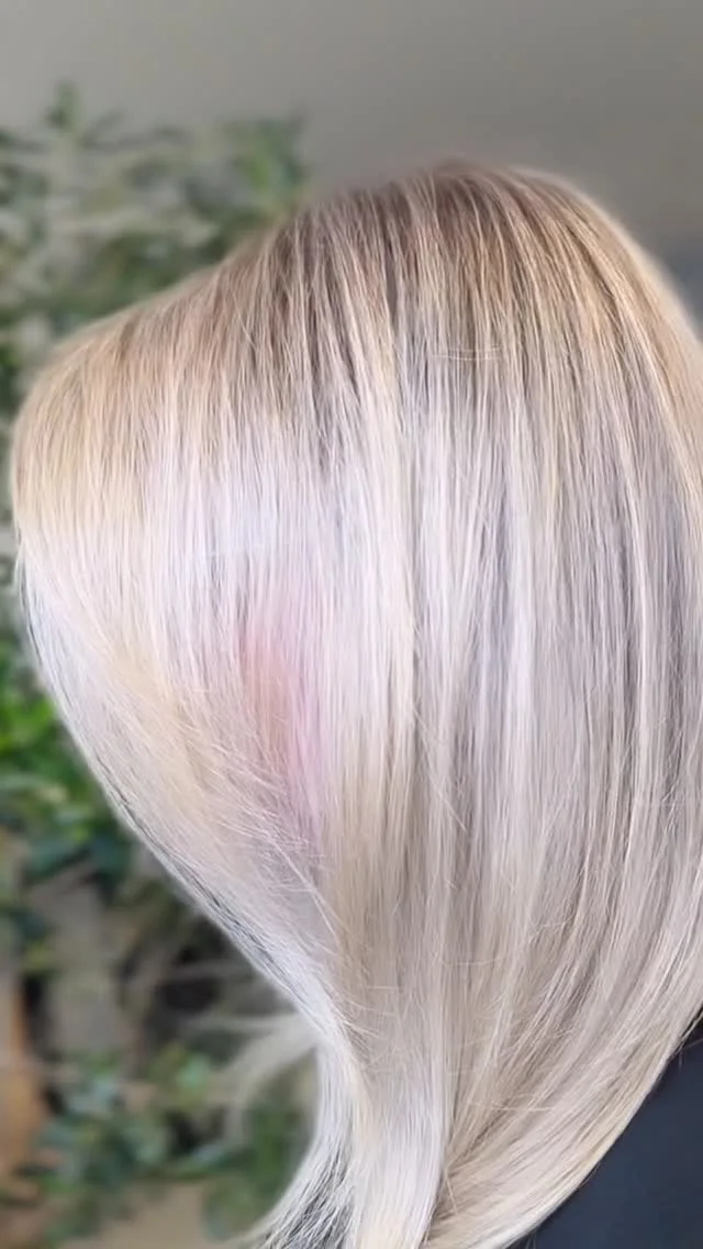 Scandinavian Blonde Perfection ✨Helle, natürliche Balayage kombiniert mit ultra-feinen Babylights – veredelt durch die skandinavische Face-Framing Technik für maximale Helligkeit und einen soften, kühlen Glow ❄️🤍Dieser Look bringt das Gesicht perfekt zur Geltung und sorgt für diese typische, luxuriöse Scandi-Ausstrahlung.#ScandiHair #Balayage #Babylights